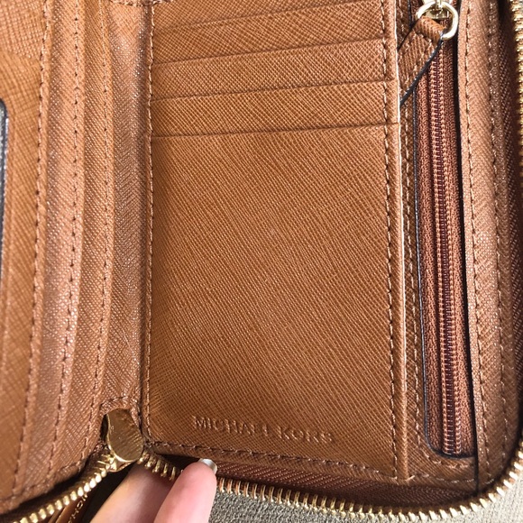 Michael Kors Wallet - Picture 5 of 5